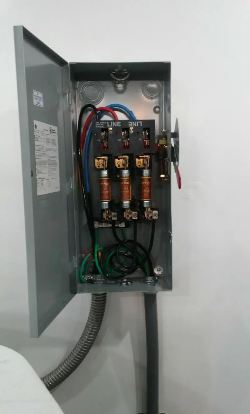 Three-phase disconnect switch installed for Smoke Detector Installation in Opelika